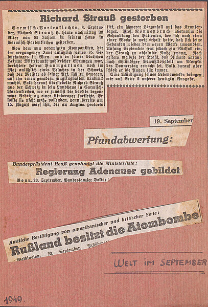 Zeitungsausschnitte Welt im September 1949 auf rotes Papier geklebt