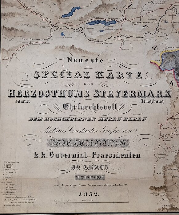 Schriftzug auf Landkarte