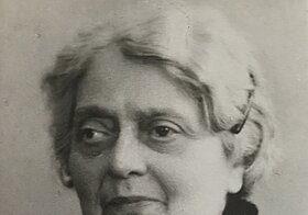 Ältere Dame, sw