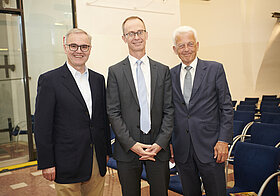  Prof. Dr. Andreas Grünbichler, Mag. Richard Starkel, Wirtschaftlicher Geschäftsführer Österreichische Nationalbibliothek, Mag. Michael Ikrath