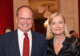 Zwei Personen auf Veranstaltung