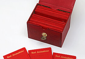 Die Schatulle mit den 22 Reisehandbüchern aus der Bibliothek von Kaiserin Elisabeth.