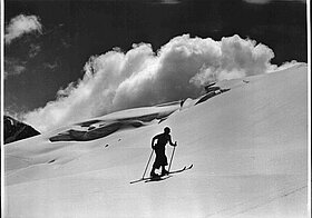 Skiwanderer am Marmolata-Gletscher