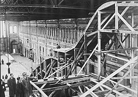 Der Aufbau der Sprungschanze