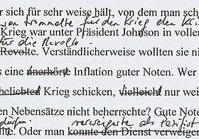 Ausschnitt aus getipptem Text mit Korrekturen.