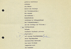 Kurzes getipptes Gedicht auf Papier