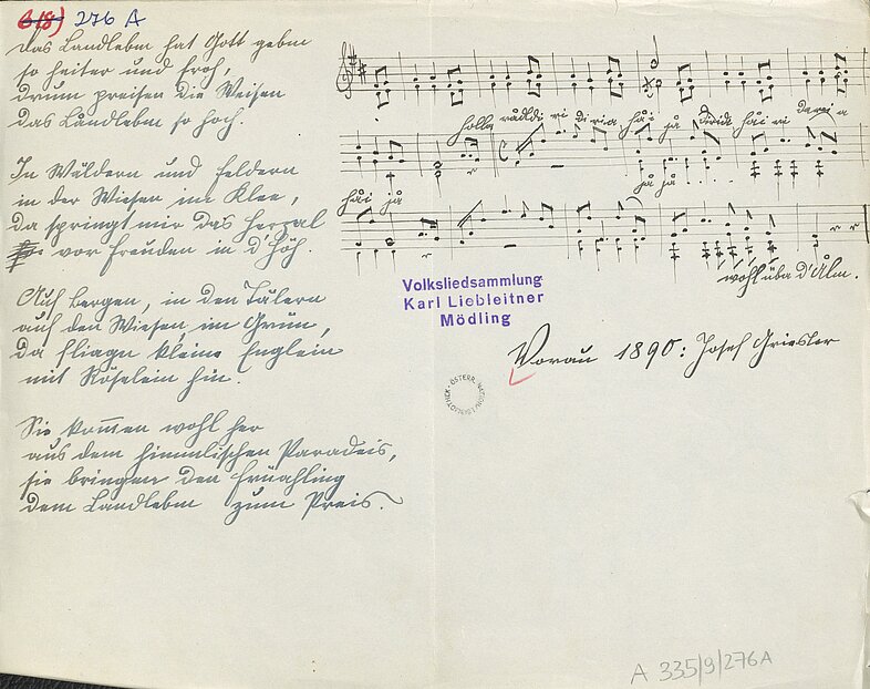 Handschrift auf Papier mit Notenzeilen.