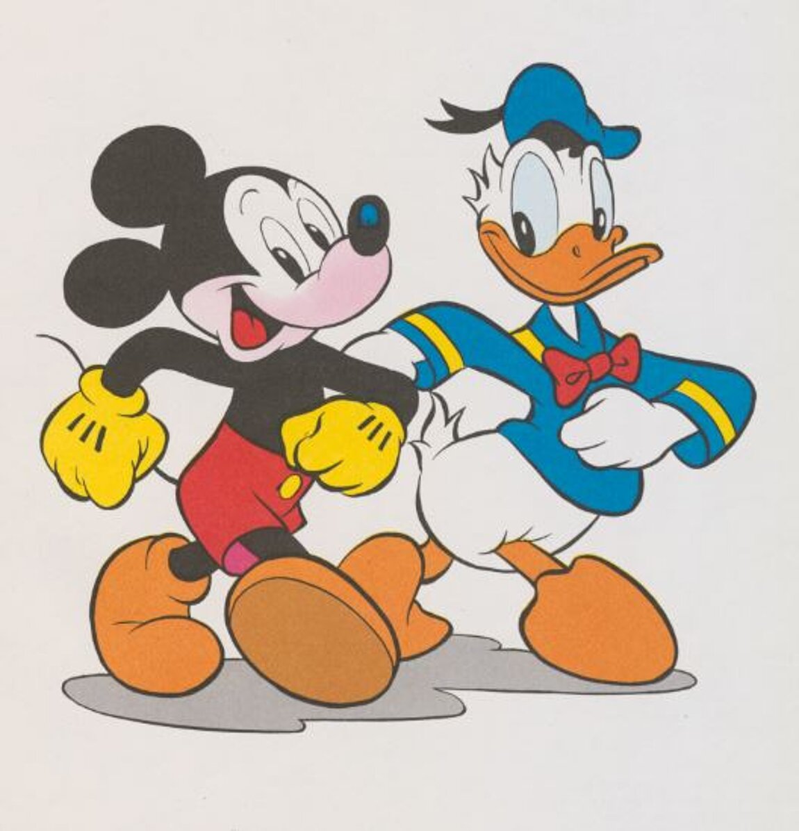 Eine Comic-Maus und eine Comic-Ente gehen nebeneinander her