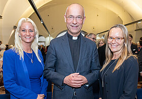 Dompfarrer Toni Faber und Begleitung sowie Mag. Susanne Müller