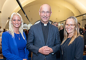 Dompfarrer Toni Faber und Begleitung sowie Mag. Susanne Müller