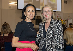 Dr. Johanna Schwanberg, Direktorin Dom Museum und Begleitung
