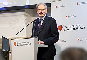 Prof. Dr. Clemens Hellsberg bei seiner Rede