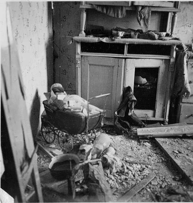 Durch die Februarkämpfe vollkommen zerstörte Wohnung. ÖNB, Bildarchiv und Grafiksammlung, Sign.: S 225/37