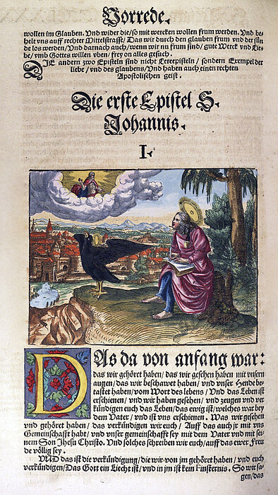 Seite der ausgestellten Lutherbibel mit farbprächtiger Illustration
