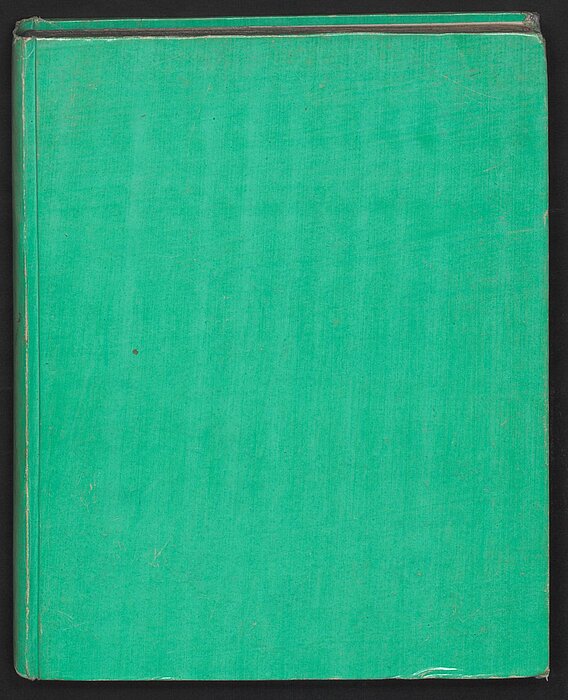 Grün eingebundenes Buch ohne Beschriftung.