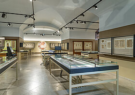 Blick in den Hauptraum des Papyrusmuseums