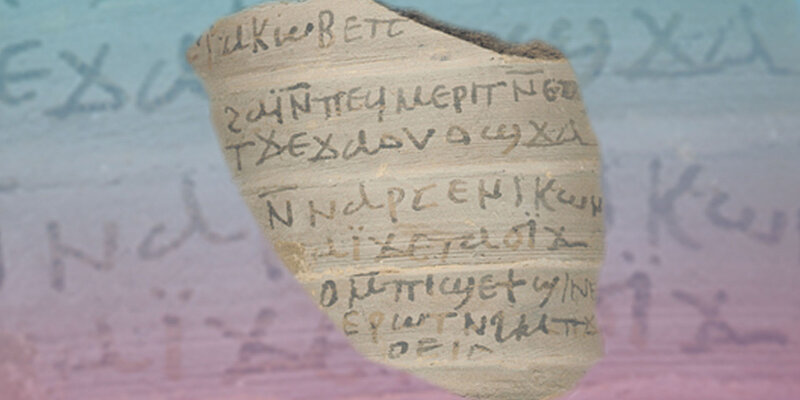 Zeichnung von Tonscherbe mit Hieroglyphen auf buntem Grund