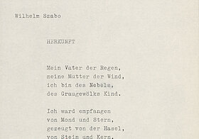 Gedicht auf Papier getippt mit Korrekturen in Rot.