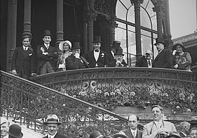 Ehrenloge des Jockeyklubs mit Bundespräsident Miklas und Bundeskanzler Ender.