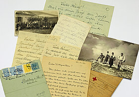 Alte Briefe, Postkarten und Fotos.