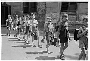 Schülerausspeisung Werdertorgasse, Wien 1, im Rahmen der „Schweizer Spende“ (Hilfsaktion nach dem 2. Weltkrieg), 1947