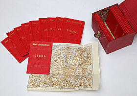 Die Schatulle mit den 22 Reisehandbüchern aus der Bibliothek von Kaiserin Elisabeth.