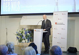 Univ. Prof. Dr. Bernhard Palme am Podium