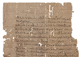 Beschriebener Papyrus, bei dem unterer Teil fehlt.