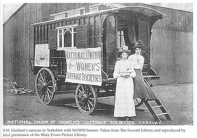 Frauen der National Union of Women's Suffrage Societies; aus: Crawford, Elizabeth: The women's suffrage movement. A reference guide, 1866-1928. London 1999, Seite 439