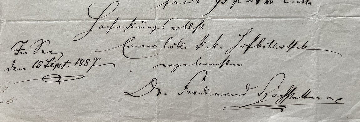 Handgeschriebener Brief, schwarze Tinte auf Papier.