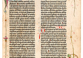 Alte Druckschrift mit bunten Ornamenten um den Text