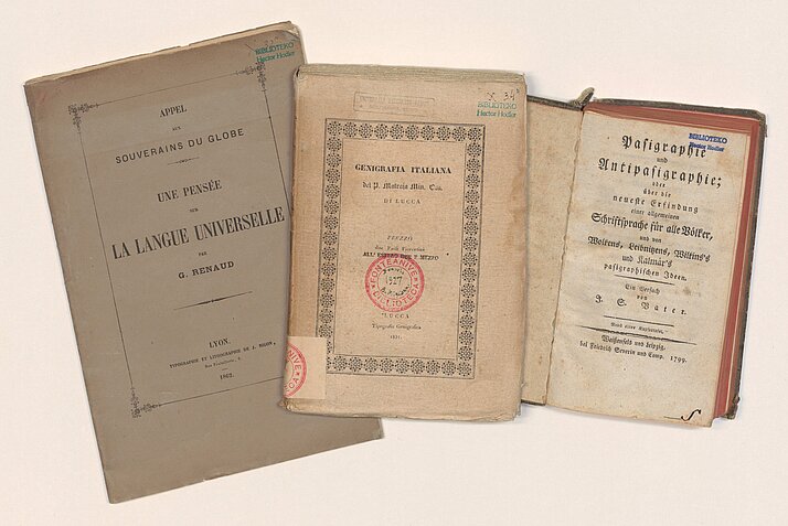 Gescannte Titelblätter dreier Bücher aus dem Bestand der Sammlung