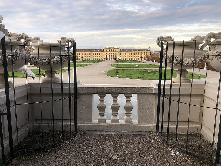 Fotografie, Blick vom Donnerbrunnen Richtung Schloss Schönbrunn.