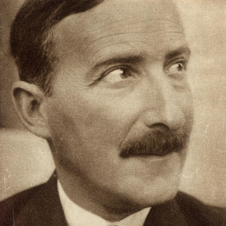 Bräunliches Schwarz-Weiß-Foto von Mann mit Schnauzer. der zur Seite blickt