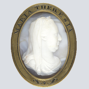 Weiße Kamee von Maria-Theresia mit goldenem Rahmen 