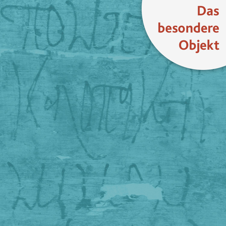 Stück Papyrus mit großer Schrift, türkis eingefärbt, im Eck steht "Das besondere Objekt"